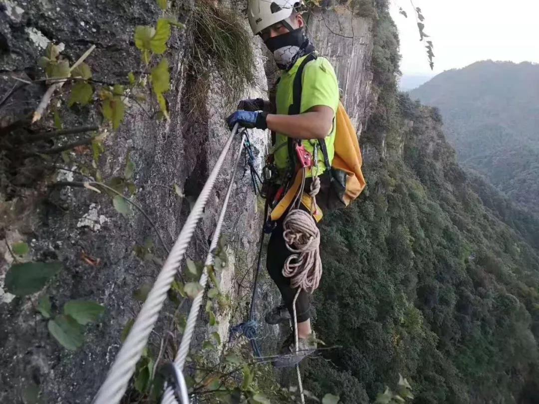 湖南旅游开发公司,怀化旅游开发公司,怀化峡谷探幽,怀化石林花山植物园